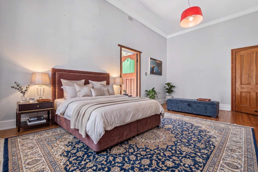 7 Bedroom Property for Sale in Oranjezicht Western Cape